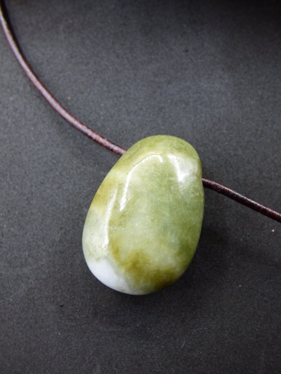 Burma Jade *Rarität* ~ Edelstein Kette HIPPIE Boho Ethno Natur Heilstein Rarität Kristalle Schmuck Anhänger Natur Kraft Stein Geschenk grün - Art of Nature Berlin