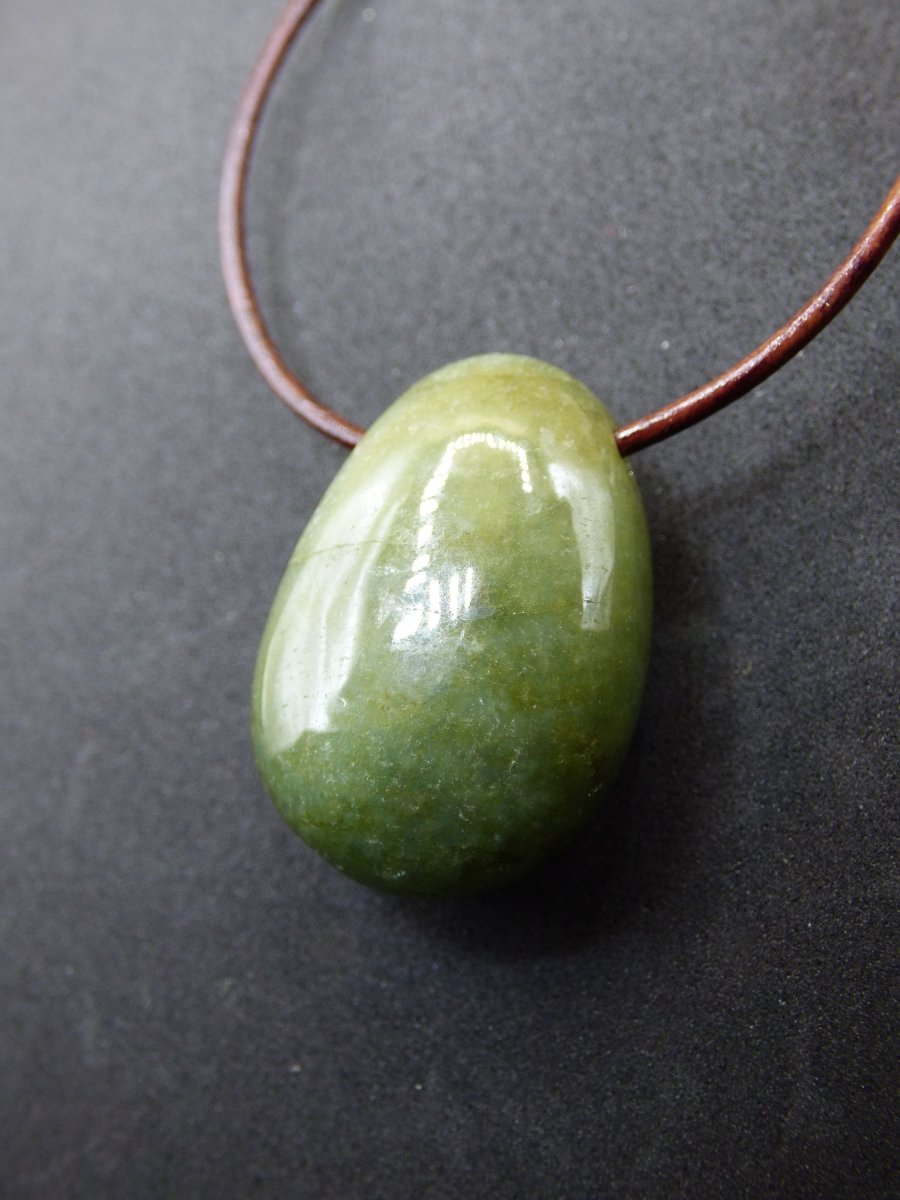 Burma Jade *Rarität* ~ Edelstein Kette HIPPIE Boho Ethno Natur Heilstein Rarität Kristalle Schmuck Anhänger Natur Kraft Stein Geschenk grün - Art of Nature Berlin