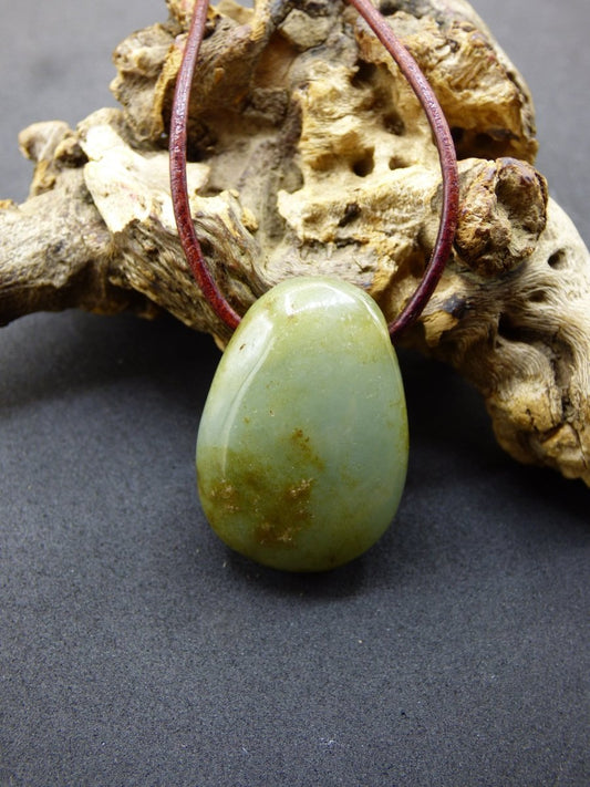 Burma Jade *Rarität* ~ Edelstein Kette HIPPIE Boho Ethno Natur Heilstein Rarität Kristalle Schmuck Anhänger Natur Kraft Stein Geschenk grün - Art of Nature Berlin