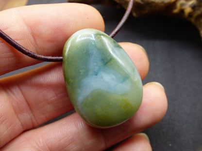 Burma Jade *Rarität* ~ Edelstein Kette HIPPIE Boho Ethno Natur Heilstein Rarität Kristalle Schmuck Anhänger Natur Kraft Stein Geschenk grün - Art of Nature Berlin