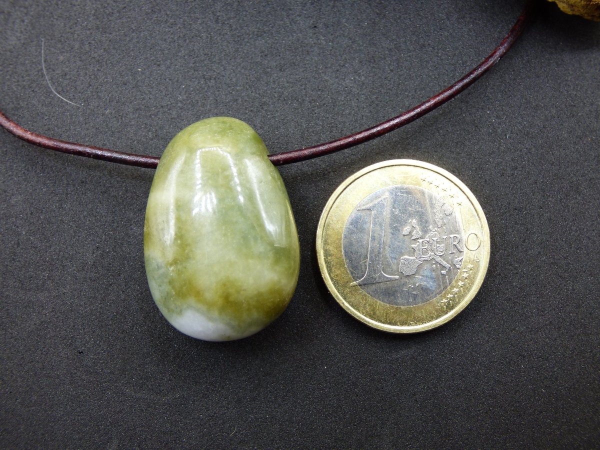 Burma Jade *Rarität* ~ Edelstein Kette HIPPIE Boho Ethno Natur Heilstein Rarität Kristalle Schmuck Anhänger Natur Kraft Stein Geschenk grün - Art of Nature Berlin