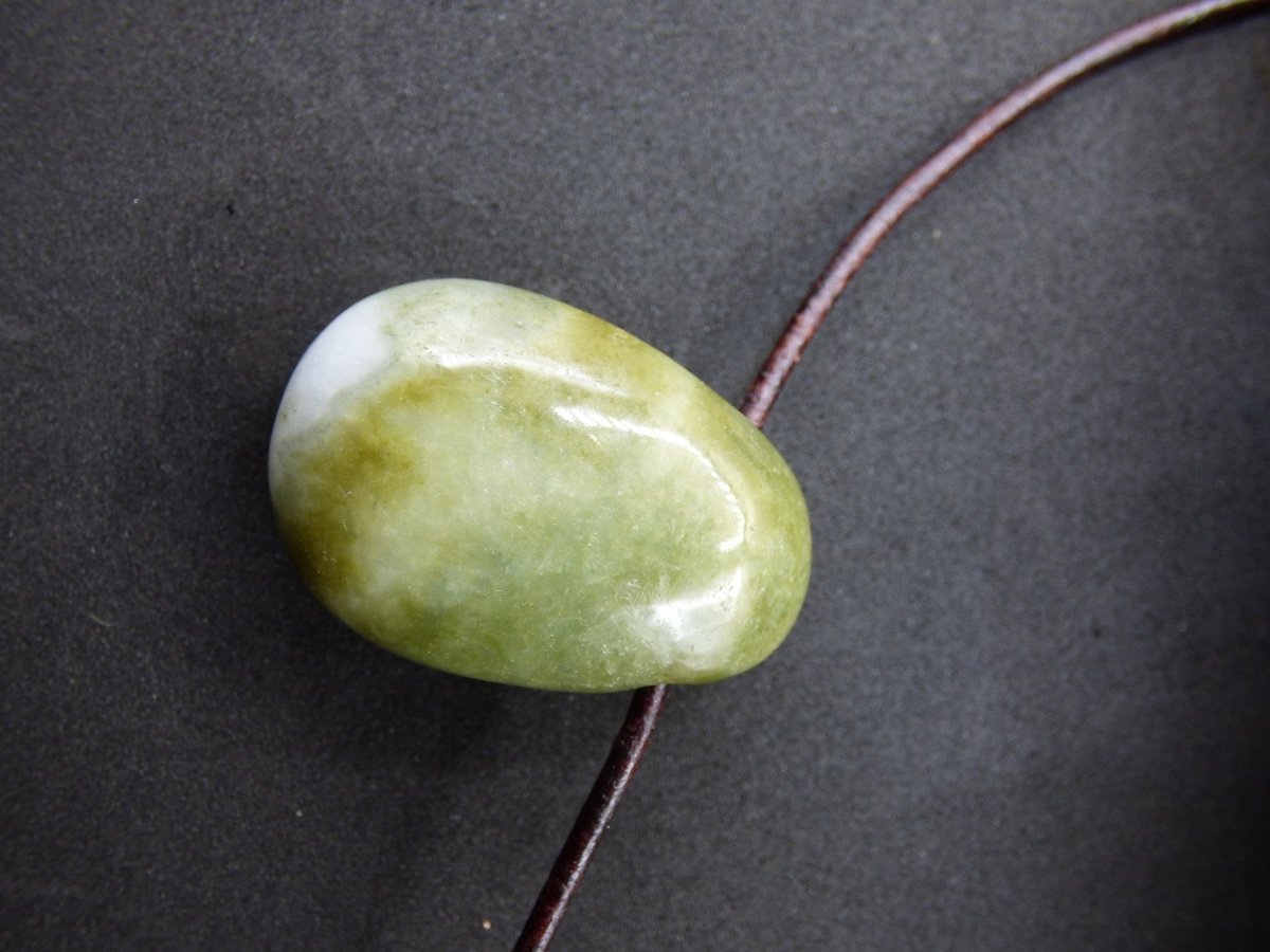 Burma Jade *Rarität* ~ Edelstein Kette HIPPIE Boho Ethno Natur Heilstein Rarität Kristalle Schmuck Anhänger Natur Kraft Stein Geschenk grün - Art of Nature Berlin