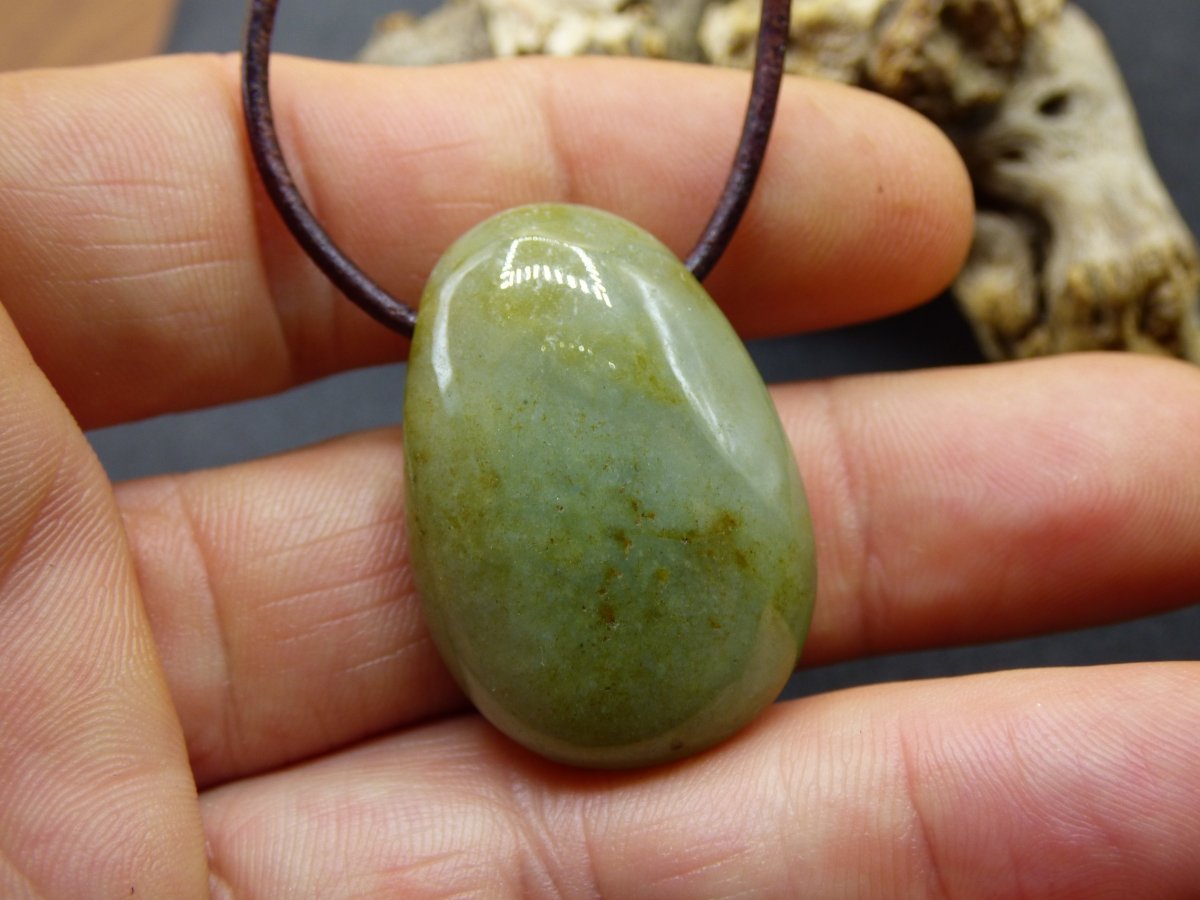 Burma Jade *Rarität* ~ Edelstein Kette HIPPIE Boho Ethno Natur Heilstein Rarität Kristalle Schmuck Anhänger Natur Kraft Stein Geschenk grün - Art of Nature Berlin