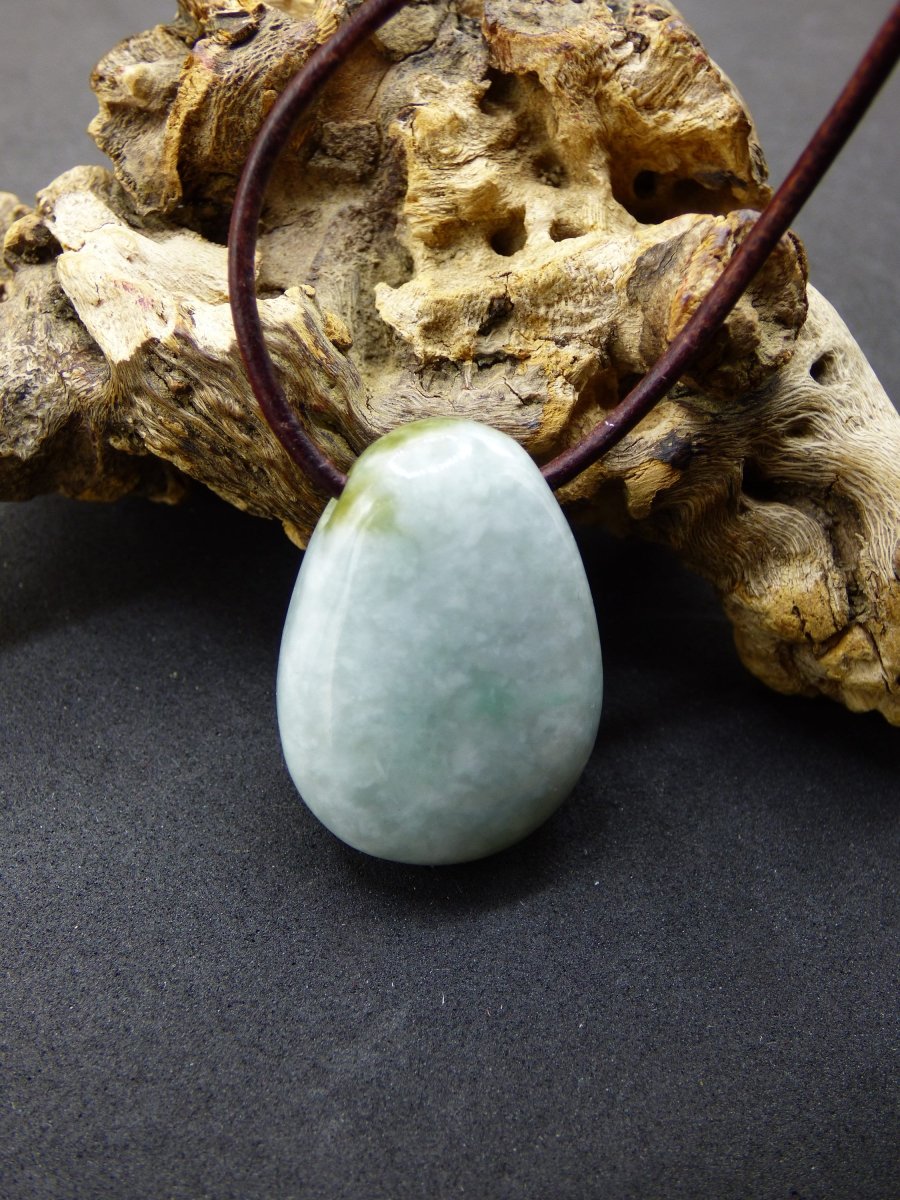 Burma Jade *Rarität* ~ Edelstein Kette HIPPIE Boho Ethno Natur Heilstein Rarität Kristalle Schmuck Anhänger Natur Kraft Stein Geschenk grün - Art of Nature Berlin