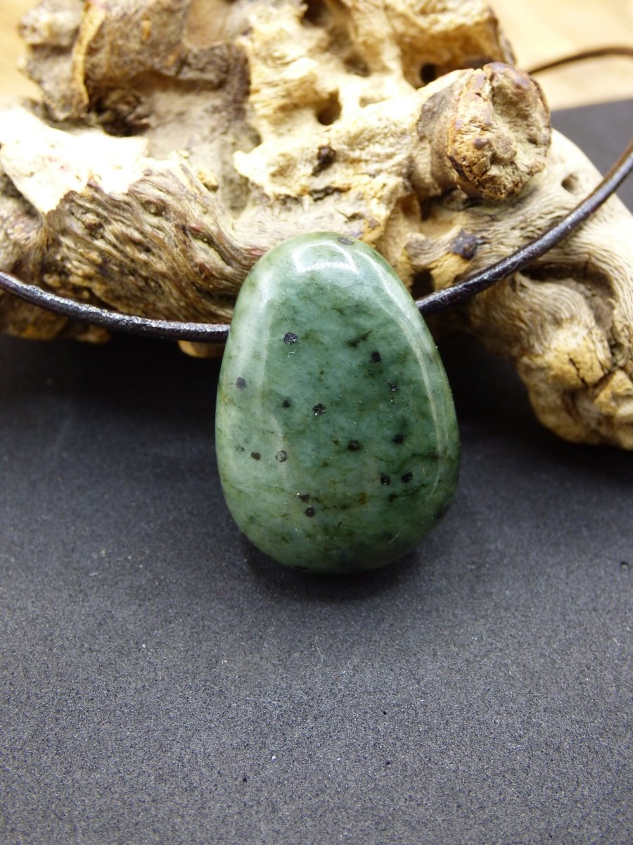 Burma Jade *Rarität* ~ Edelstein Kette HIPPIE Boho Ethno Natur Heilstein Rarität Kristalle Schmuck Anhänger Natur Kraft Stein Geschenk grün - Art of Nature Berlin