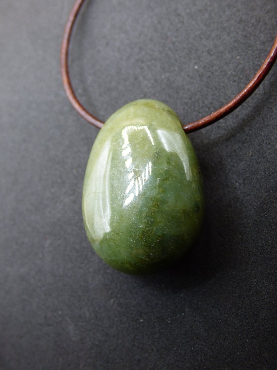 Burma Jade *Rarität* ~ Edelstein Kette HIPPIE Boho Ethno Natur Heilstein Rarität Kristalle Schmuck Anhänger Natur Kraft Stein Geschenk grün - Art of Nature Berlin