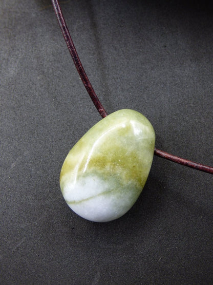 Burma Jade *Rarität* ~ Edelstein Kette HIPPIE Boho Ethno Natur Heilstein Rarität Kristalle Schmuck Anhänger Natur Kraft Stein Geschenk grün - Art of Nature Berlin