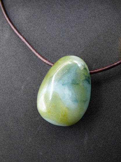 Burma Jade *Rarität* ~ Edelstein Kette HIPPIE Boho Ethno Natur Heilstein Rarität Kristalle Schmuck Anhänger Natur Kraft Stein Geschenk grün - Art of Nature Berlin