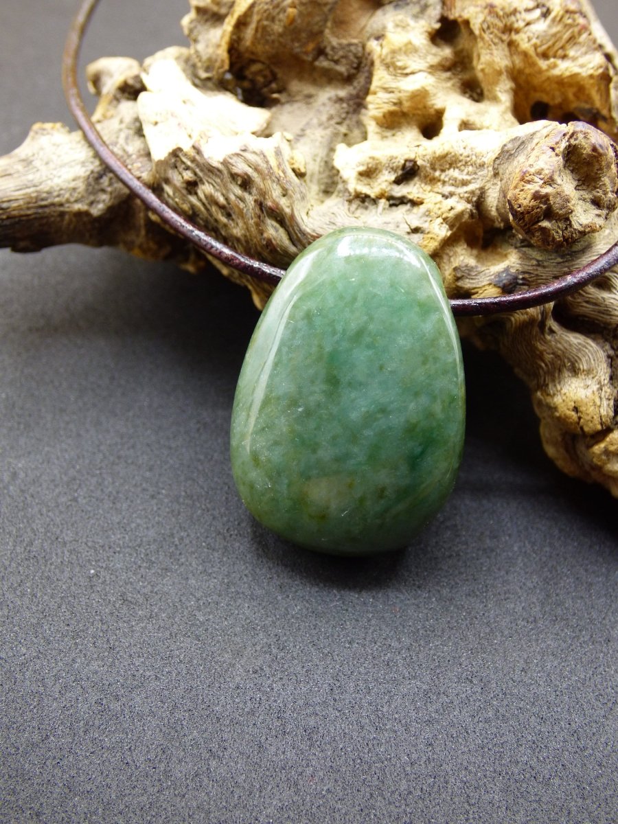 Burma Jade *Rarität* ~ Edelstein Kette HIPPIE Boho Ethno Natur Heilstein Rarität Kristalle Schmuck Anhänger Natur Kraft Stein Geschenk grün - Art of Nature Berlin