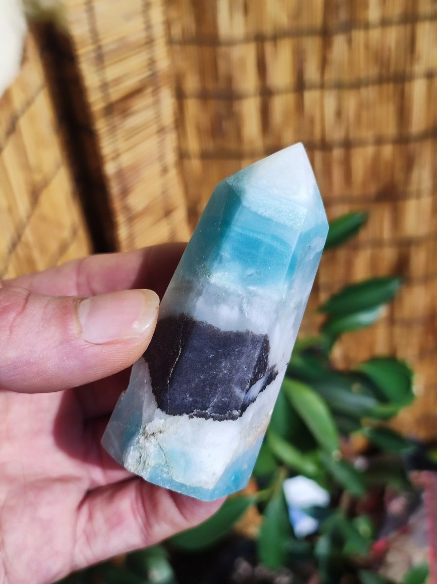 Caribbean Calcite (Blauer Calcit-Aragonit) Kristall Point Spitze Turm Obelisk ~ Magische Edelstein Deko Massagestab HIPPIE Ethno Heilstein - Art of Nature Berlin