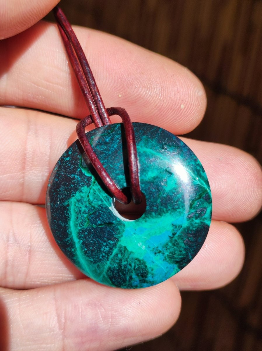 Chrysocoll Chrysokolla Schutzdonut 30mm~ Edelstein Kette ~HIPPIE ~GOA ~Boho ~Tibet ~Ethno ~Nature ~Donut ~Schutzsymbol ~Heilstein ~Rarität - Art of Nature Berlin