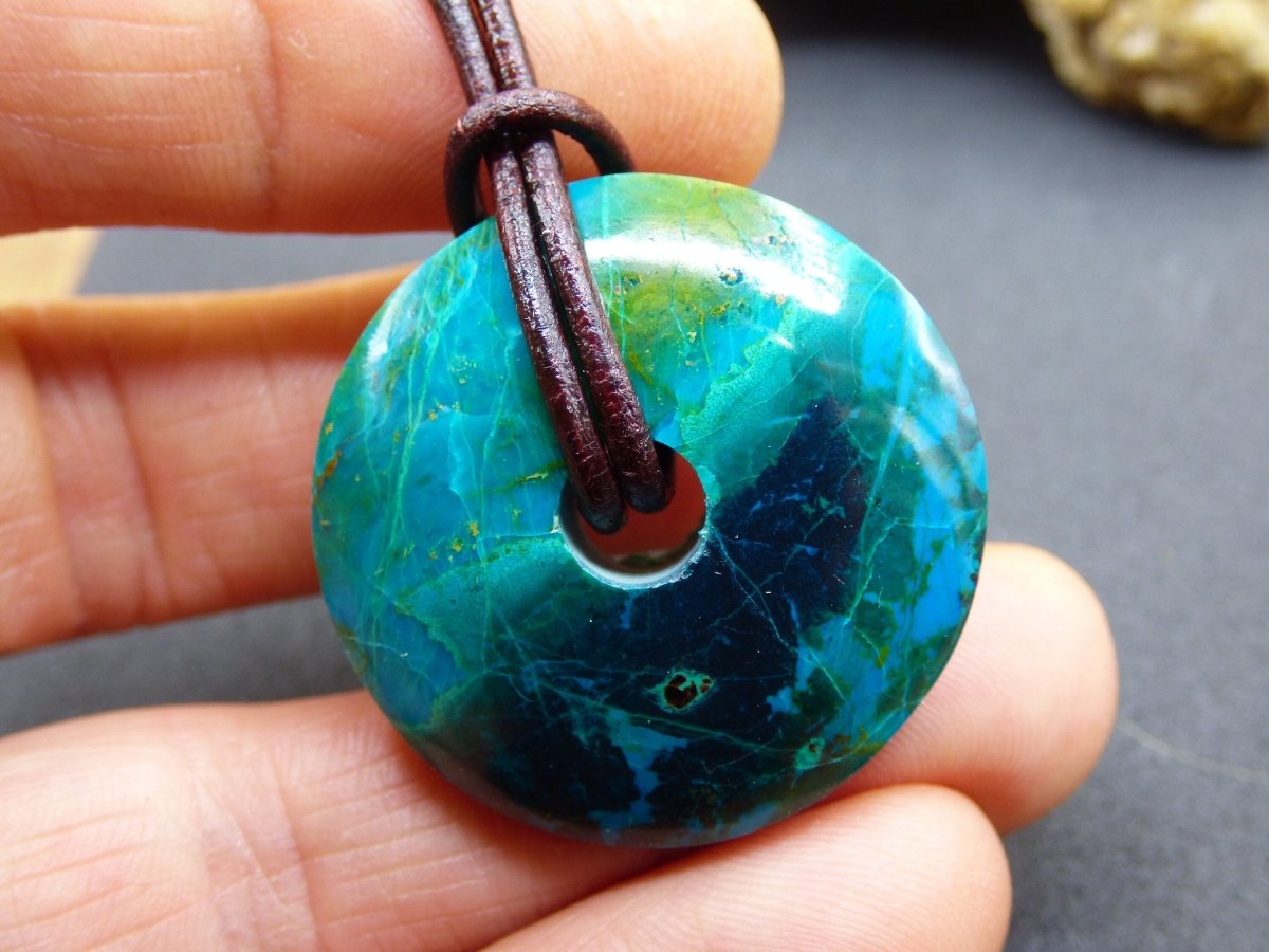 Chrysocoll Chrysokolla Schutzdonut 30mm~ Edelstein Kette ~HIPPIE ~GOA ~Boho ~Tibet ~Ethno ~Nature ~Donut ~Schutzsymbol ~Heilstein ~Rarität - Art of Nature Berlin