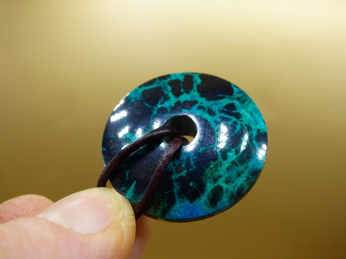 Chrysocoll Chrysokolla Schutzdonut 30mm~ Edelstein Kette ~HIPPIE ~GOA ~Boho ~Tibet ~Ethno ~Nature ~Donut ~Schutzsymbol ~Heilstein ~Rarität - Art of Nature Berlin