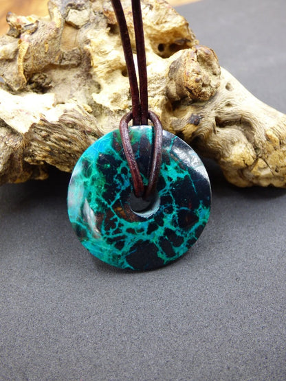 Chrysocoll Chrysokolla Schutzdonut 30mm~ Edelstein Kette ~HIPPIE ~GOA ~Boho ~Tibet ~Ethno ~Nature ~Donut ~Schutzsymbol ~Heilstein ~Rarität - Art of Nature Berlin