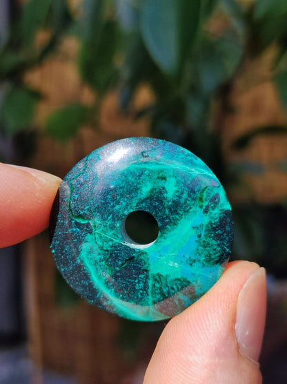 Chrysocoll Chrysokolla Schutzdonut 30mm~ Edelstein Kette ~HIPPIE ~GOA ~Boho ~Tibet ~Ethno ~Nature ~Donut ~Schutzsymbol ~Heilstein ~Rarität - Art of Nature Berlin