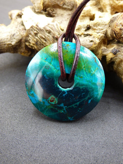 Chrysocoll Chrysokolla Schutzdonut 30mm~ Edelstein Kette ~HIPPIE ~GOA ~Boho ~Tibet ~Ethno ~Nature ~Donut ~Schutzsymbol ~Heilstein ~Rarität - Art of Nature Berlin