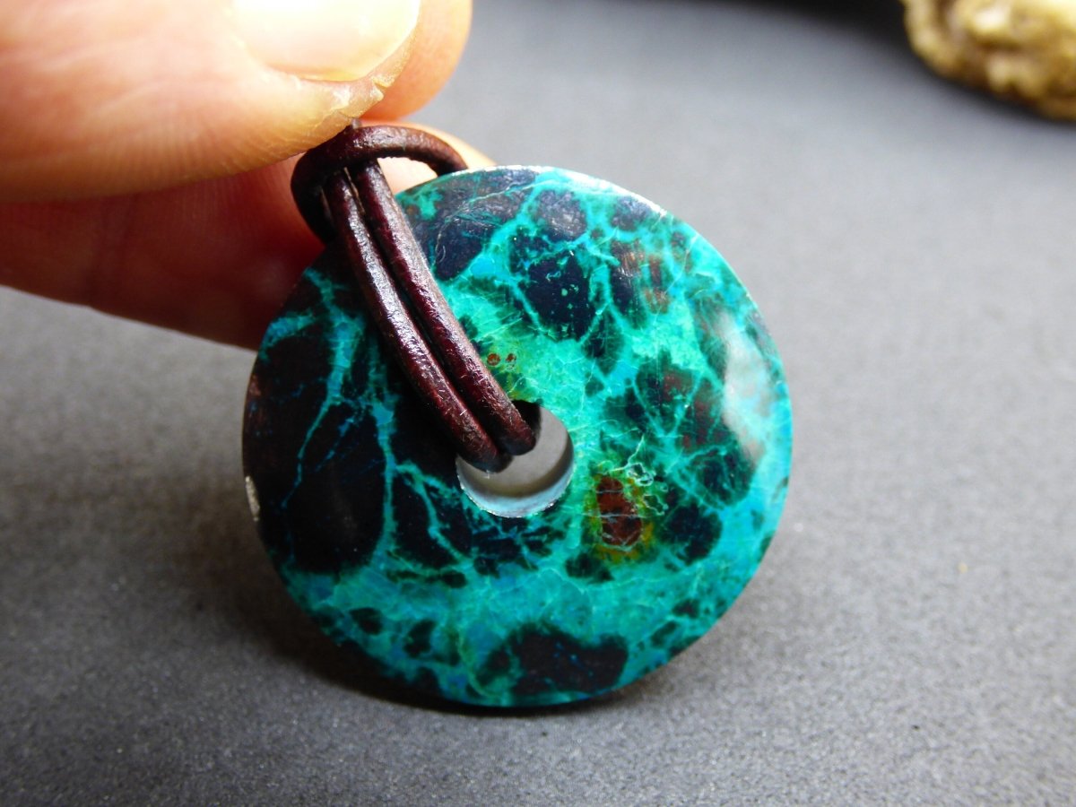 Chrysocoll Chrysokolla Schutzdonut 30mm~ Edelstein Kette ~HIPPIE ~GOA ~Boho ~Tibet ~Ethno ~Nature ~Donut ~Schutzsymbol ~Heilstein ~Rarität - Art of Nature Berlin