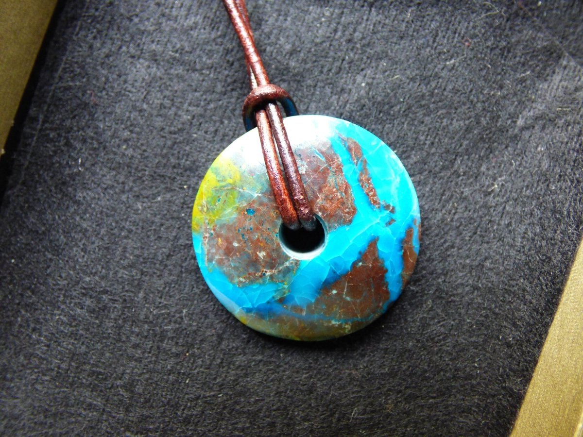 Chrysocoll Chrysokolla Schutzdonut 30mm~ Edelstein Kette ~HIPPIE ~GOA ~Boho ~Tibet ~Ethno ~Nature ~Donut ~Schutzsymbol ~Heilstein ~Rarität - Art of Nature Berlin