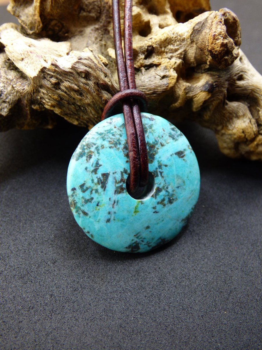 Chrysocoll Chrysokolla Schutzdonut 30mm Edelstein Kette HIPPIE GOA Boho Tibet Ethno Nature Donut Schutzsymbol Heilstein Rarität Türkis Meer - Art of Nature Berlin