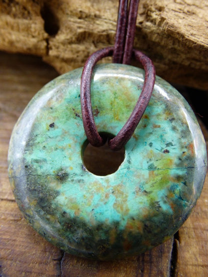 Chrysokoll Chrysocoll Schutzdonut 30mm~ Edelstein Kette ~HIPPIE ~GOA ~Boho ~Tibet ~Ethno ~Nature ~Donut ~Schutzsymbol ~Heilstein ~Rarität - Art of Nature Berlin