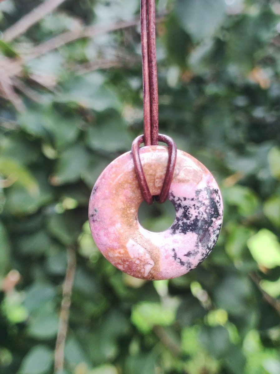 Cobalt Calcit Kobaltcalcit Schutz Donut Edelstein Kette pink rosa Natur Heilstein Rarität Frau Geschenk Sammler Energie Kraft Ruhe Glück - Art of Nature Berlin