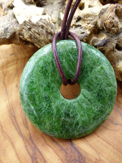 Diopsid ~ Edelstein Kette grün HIPPIE GOA Boho Ethno Natur Heilstein Rarität Kristalle Schmuck Anhänger Natur Stein Donut Geschenk Magisch - Art of Nature Berlin