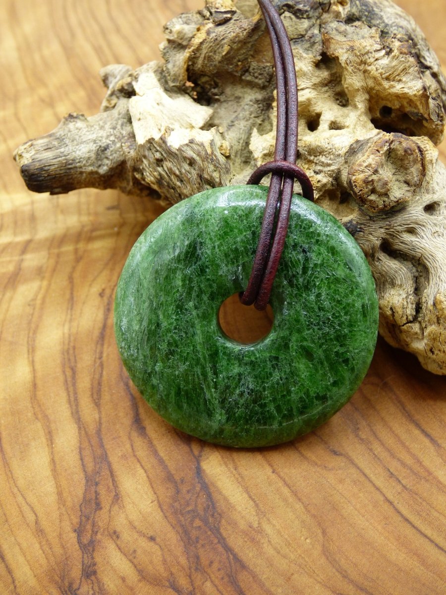 Diopsid ~ Edelstein Kette grün HIPPIE GOA Boho Ethno Natur Heilstein Rarität Kristalle Schmuck Anhänger Natur Stein Donut Geschenk Magisch - Art of Nature Berlin