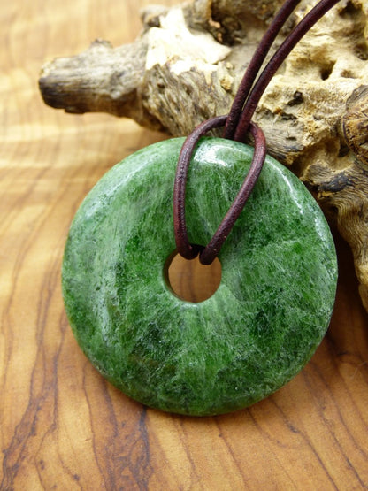 Diopsid ~ Edelstein Kette grün HIPPIE GOA Boho Ethno Natur Heilstein Rarität Kristalle Schmuck Anhänger Natur Stein Donut Geschenk Magisch - Art of Nature Berlin