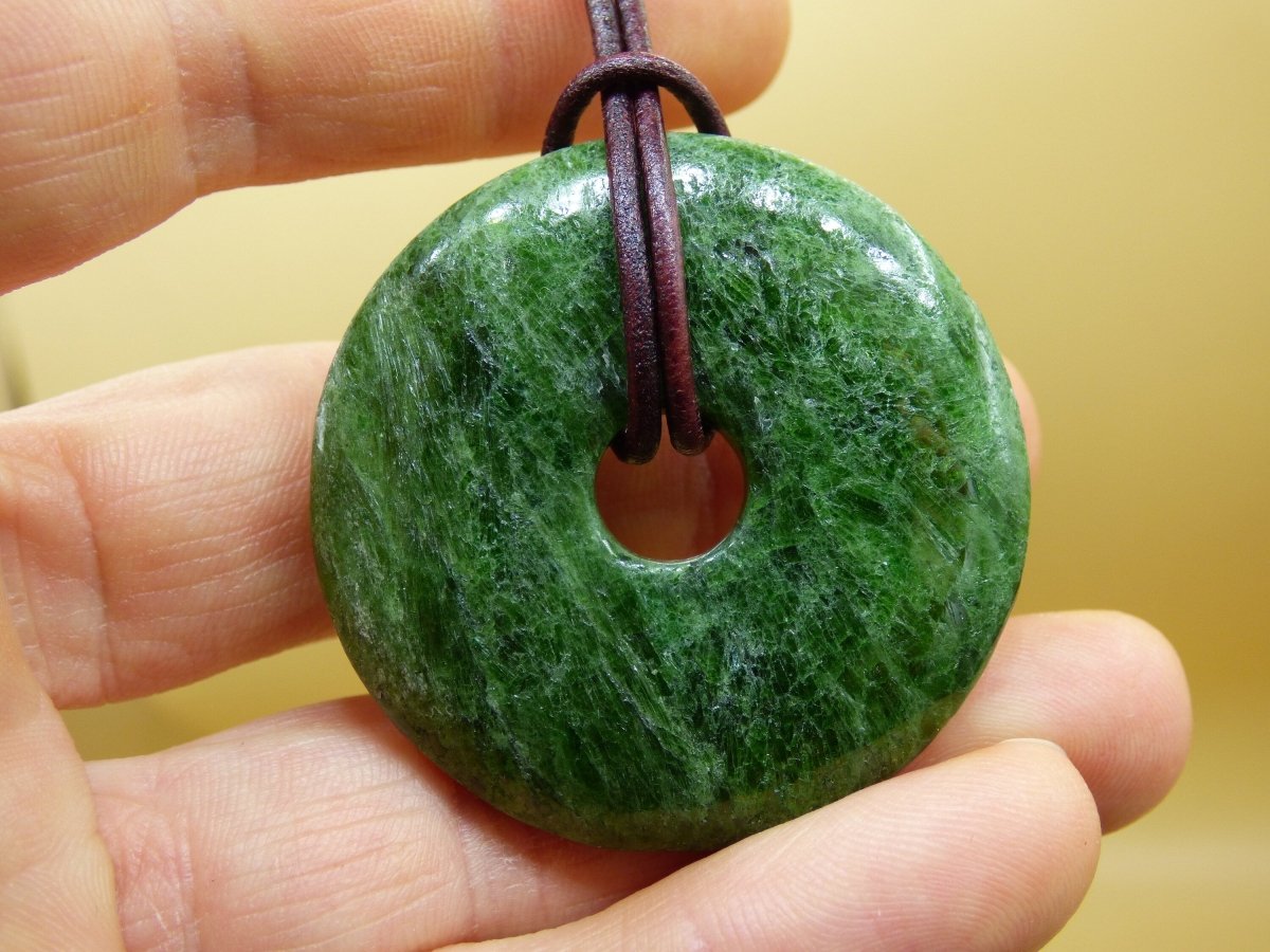 Diopsid ~ Edelstein Kette grün HIPPIE GOA Boho Ethno Natur Heilstein Rarität Kristalle Schmuck Anhänger Natur Stein Donut Geschenk Magisch - Art of Nature Berlin