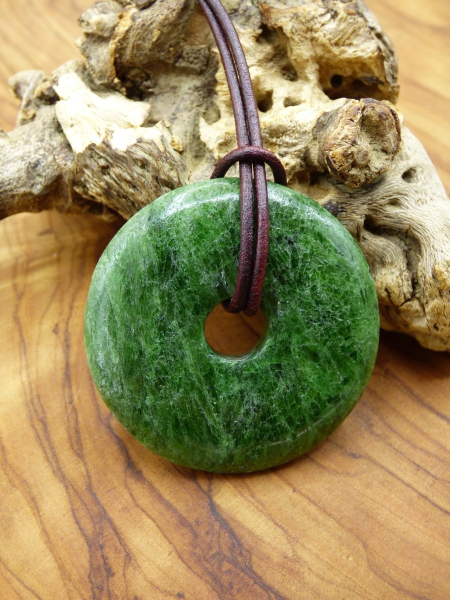 Diopsid ~ Edelstein Kette grün HIPPIE GOA Boho Ethno Natur Heilstein Rarität Kristalle Schmuck Anhänger Natur Stein Donut Geschenk Magisch - Art of Nature Berlin