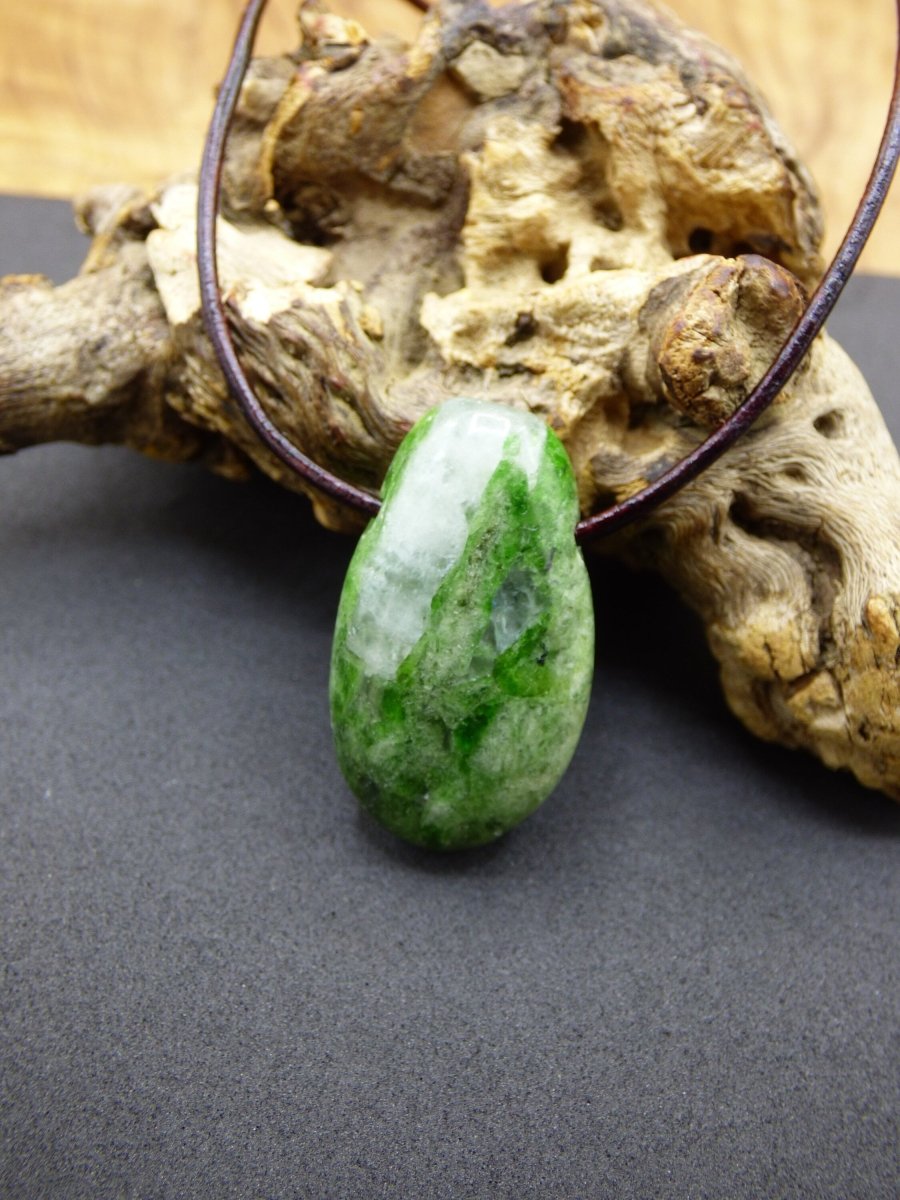 Diopsid ~ Edelstein Kette grün HIPPIE GOA Boho Ethno Natur Heilstein Rarität Kristalle Schmuck Anhänger Natur Stein Russia Geschenk Magisch - Art of Nature Berlin