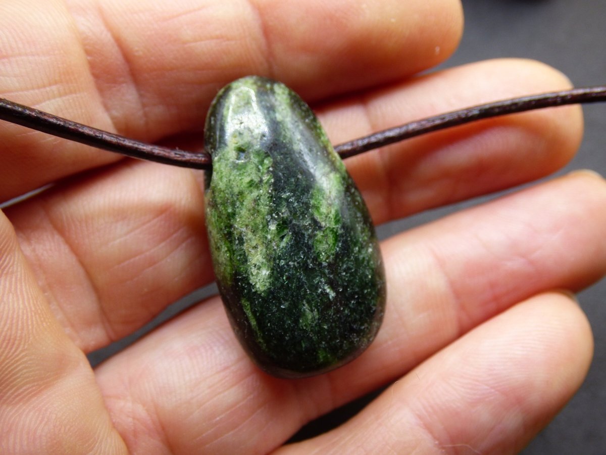 Diopsid ~ Edelstein Kette grün HIPPIE GOA Boho Ethno Natur Heilstein Rarität Kristalle Schmuck Anhänger Natur Stein Russia Geschenk Magisch - Art of Nature Berlin