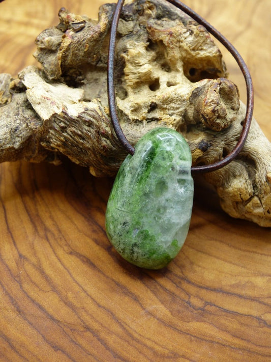 Diopsid ~ Edelstein Kette grün HIPPIE GOA Boho Ethno Natur Heilstein Rarität Kristalle Schmuck Anhänger Natur Stein Russia Geschenk Magisch - Art of Nature Berlin