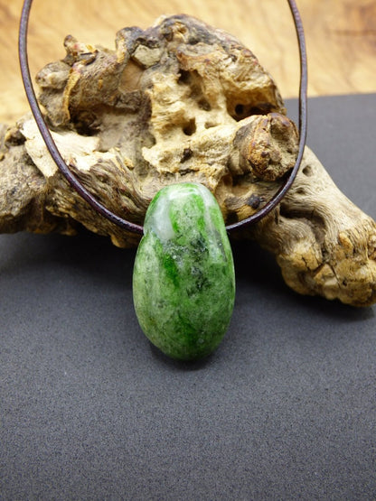 Diopsid ~ Edelstein Kette grün HIPPIE GOA Boho Ethno Natur Heilstein Rarität Kristalle Schmuck Anhänger Natur Stein Russia Geschenk Magisch - Art of Nature Berlin