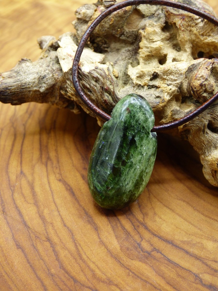 Diopsid ~ Edelstein Kette grün HIPPIE GOA Boho Ethno Natur Heilstein Rarität Kristalle Schmuck Anhänger Natur Stein Russia Geschenk Magisch - Art of Nature Berlin