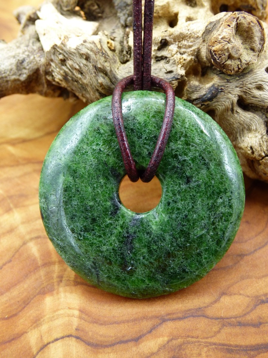 Diopsid ~ Schutzdonut ~ Edelstein Kette ~HIPPIE ~GOA ~Boho ~Tibet ~Ethno ~Nature ~Donut ~Schutzsymbol ~Heilstein ~Rarität - Art of Nature Berlin