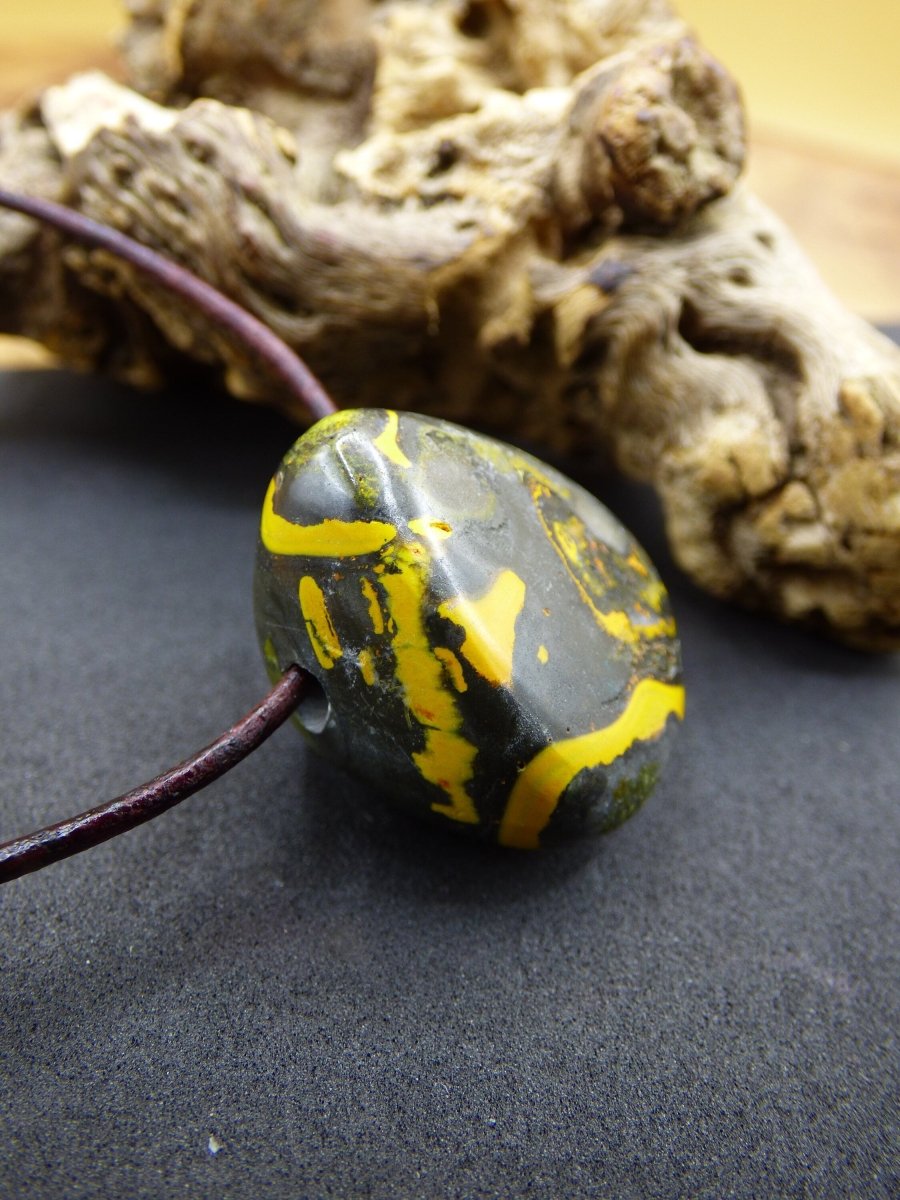 Eclipse Jaspis (Bumble Bee) Edelstein Kette gelb schwarz Natur HIPPIE GOA Boho Ethno Heilstein Kristalle Schmuck Anhänger Mann Frau Geschenk - Art of Nature Berlin