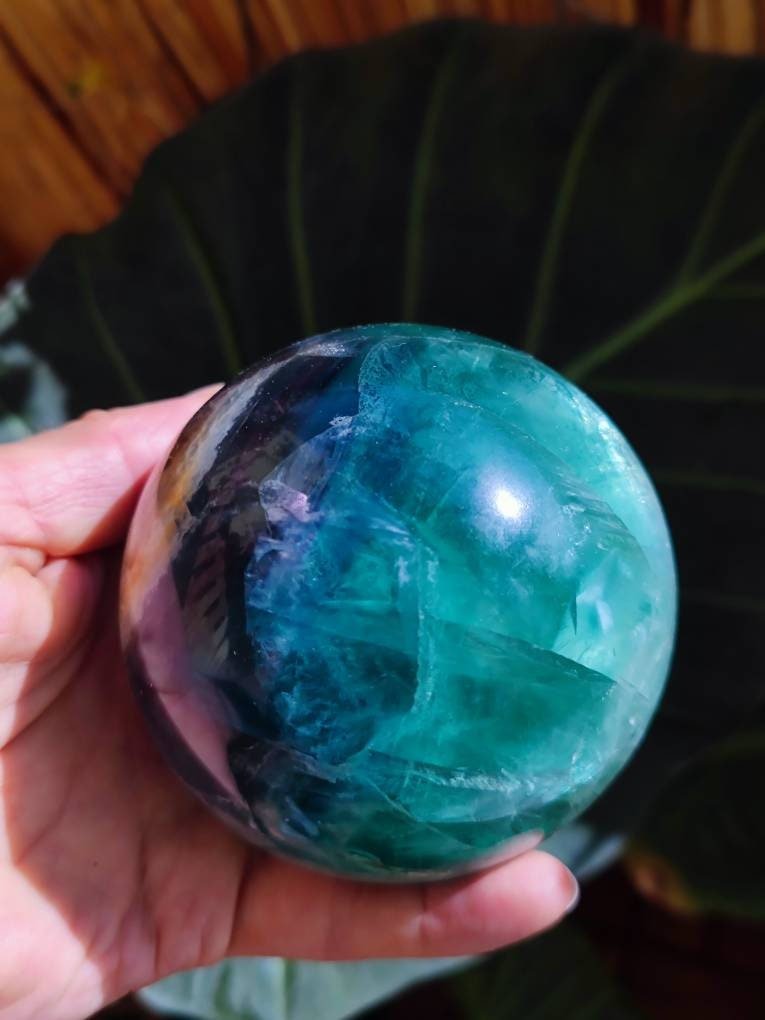 Fluorit 88mm ~ Magische Edelstein Kugel Massage & Deko Sphere Crystal Spielkugel Meditation ~HIPPIE GOA ~Boho ~Ethno ~Heilstein~Naturschatz - Art of Nature Berlin