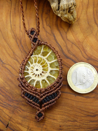 Ammonite Fossil ~ Collier de pierres précieuses en macramé ~HIPPIE ~GOA ~Boho ~Ethno ~Nature ~Pierre de guérison*uniquement dans la boutique en ligne