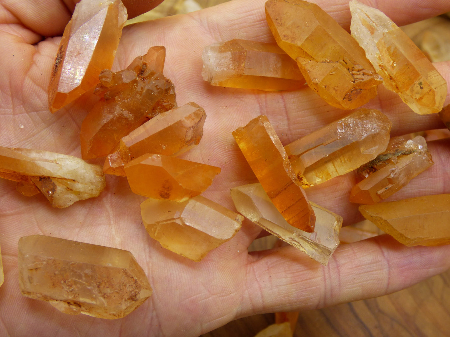 Quartz mandarine - Points pierres brutes - Pierre d'eau Pierres décoratives Pierres artisanales Pierres précieuses Eau Médecine naturelle Énergie Eau